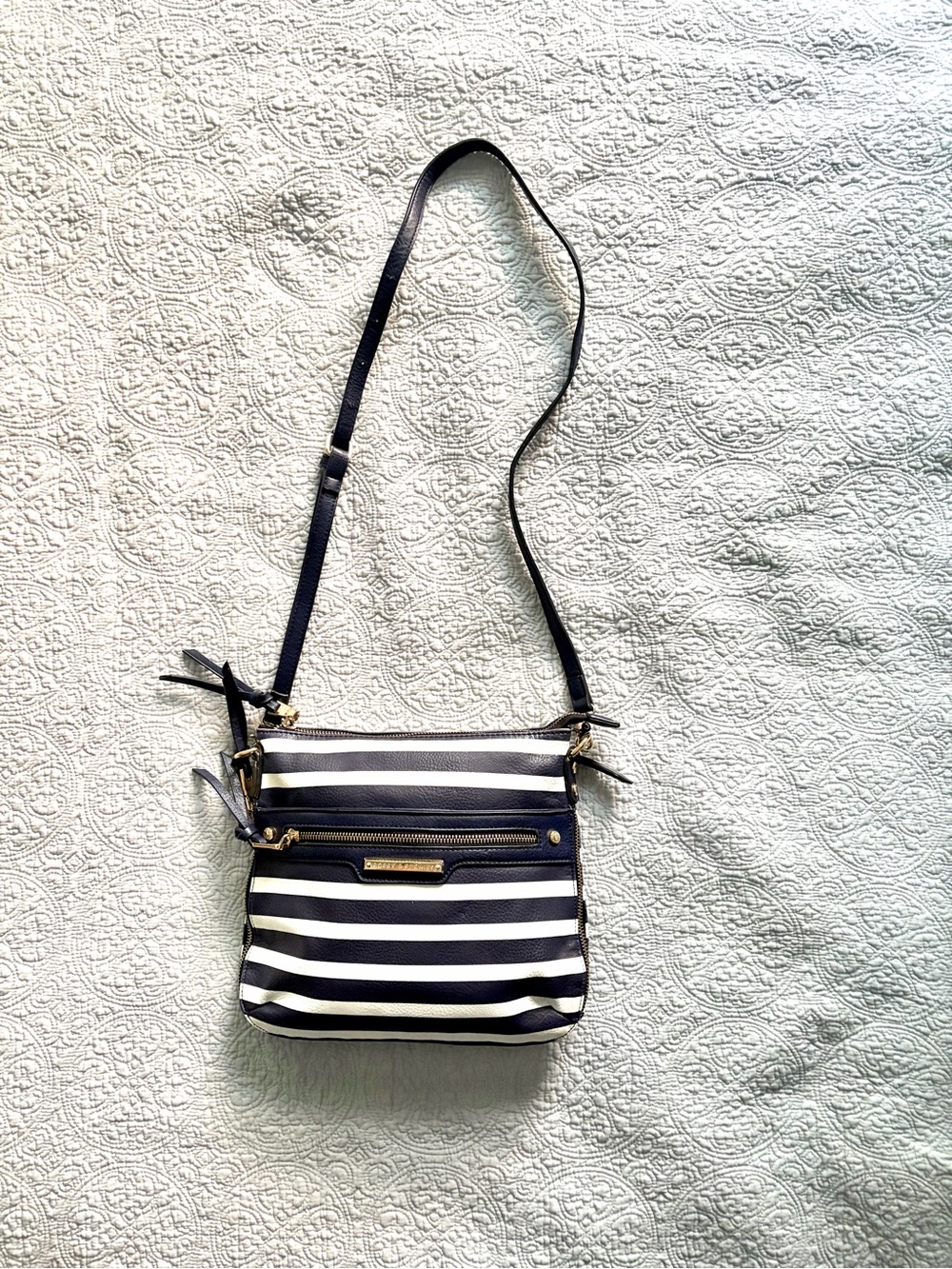 Poppy & Peonies Everday Crossbody in Navy and White Striped with Gold Hardware - Picture 4 of 10